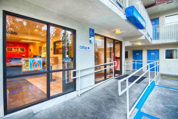 Motel 6 Mammoth Lakes Main image